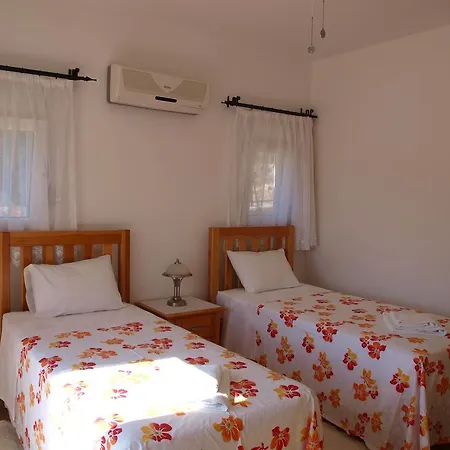 Гостевой дом Moonstone House *