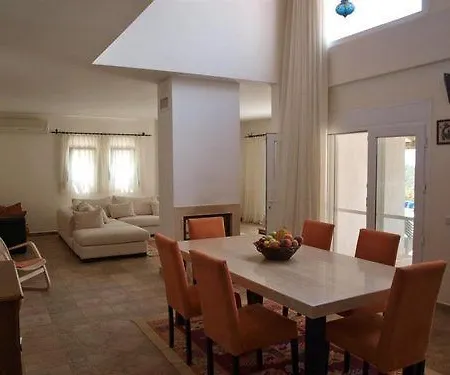 Гостевой дом Moonstone House *