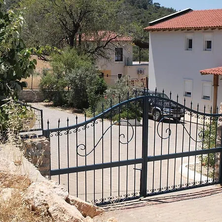 Guest house Moonstone House